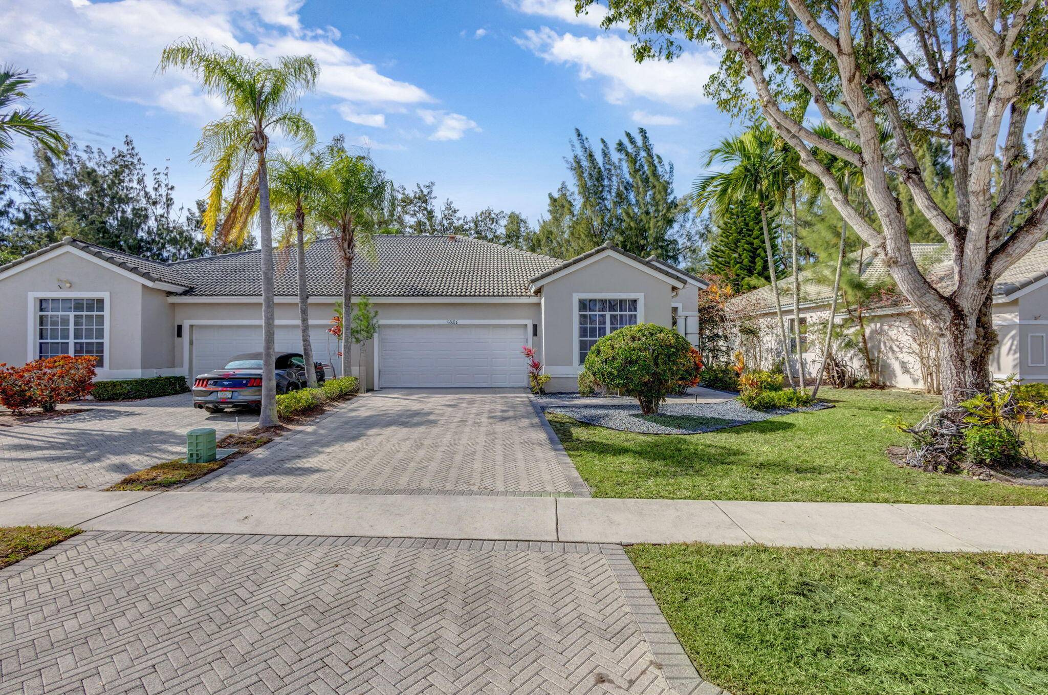 This stunning 3 bed 2 bath villa has been meticulously updated to provide the epitome of luxury and comfort.