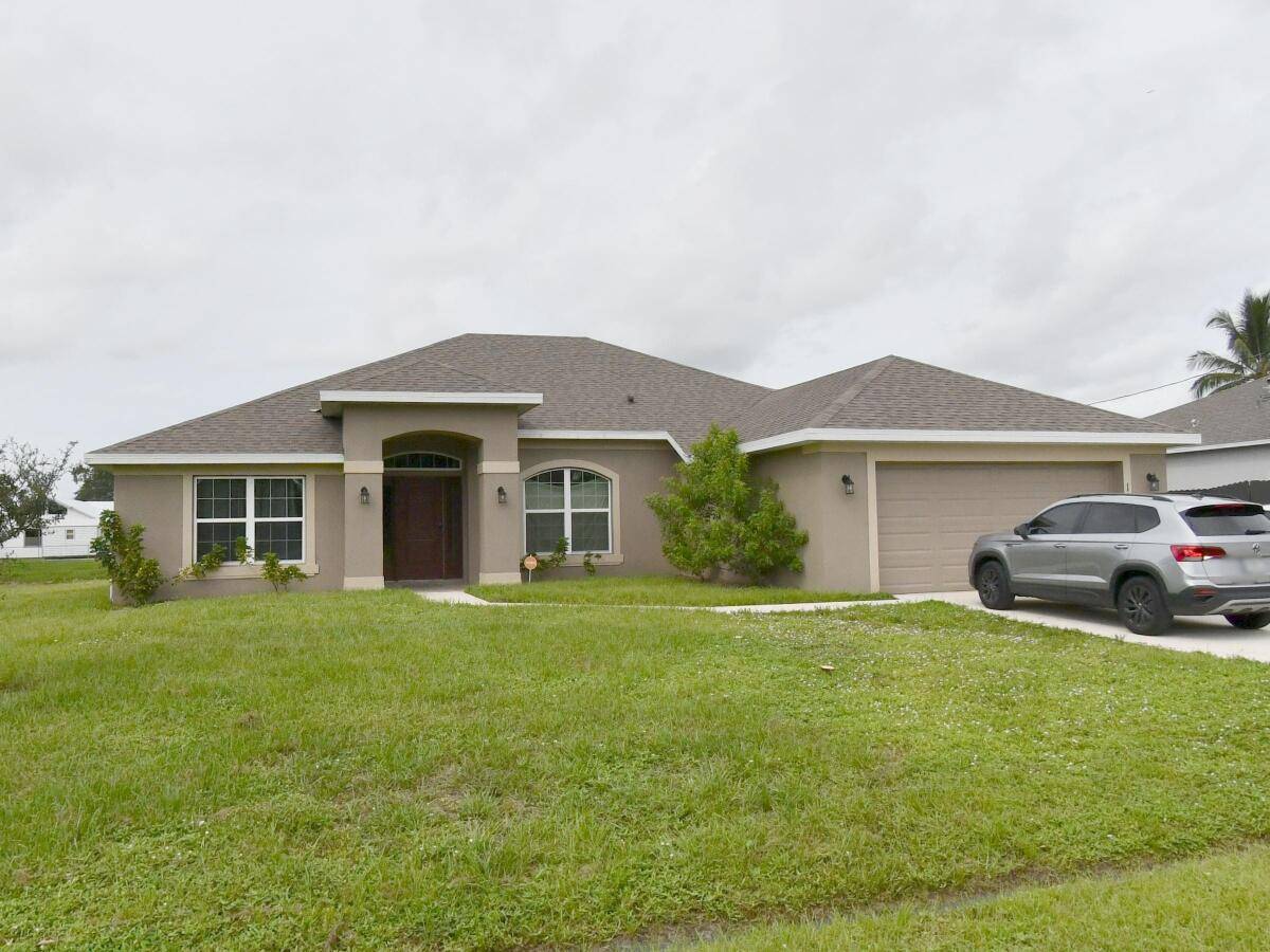 Beautiful 4BR 3BA Office Den home in the heart of Port St.