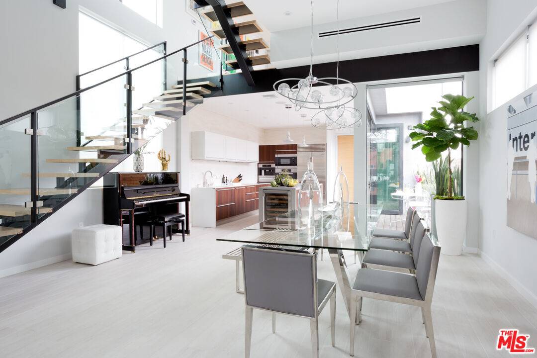 708   Hampton Dr 3BR Marina Del Rey La