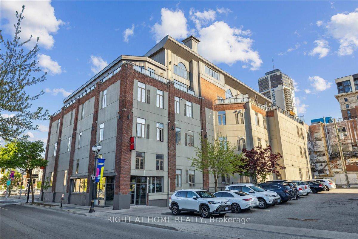 Luxurious Penthouse Living with Stunning City Views and Private Rooftop OasisStep into a world of elegance and sophistication with this breathtaking two story penthouse suite at the prestigious Filmworks Loft.
