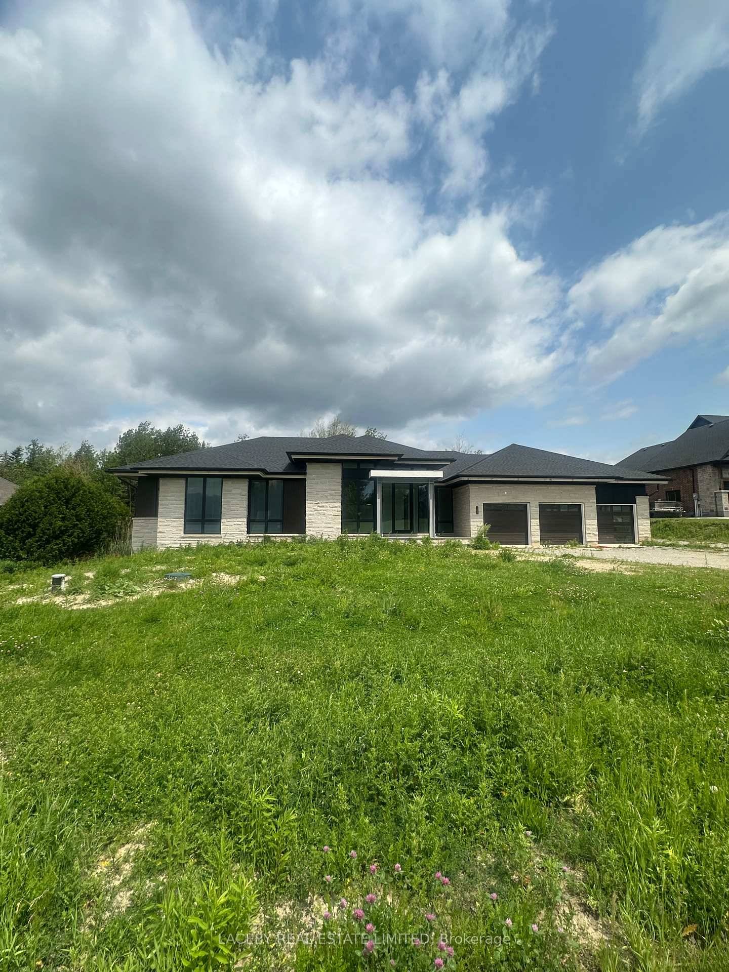 A Rich Minimalist Bungalow, Designed by Renowned Architect David Small.