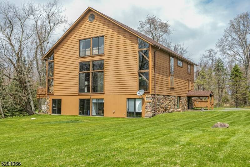 With the D R Canal edging one side and preserved natural land bordering the 3 other sides, this peaceful, nearly 9 acre offering has that worlds away country feel within ...