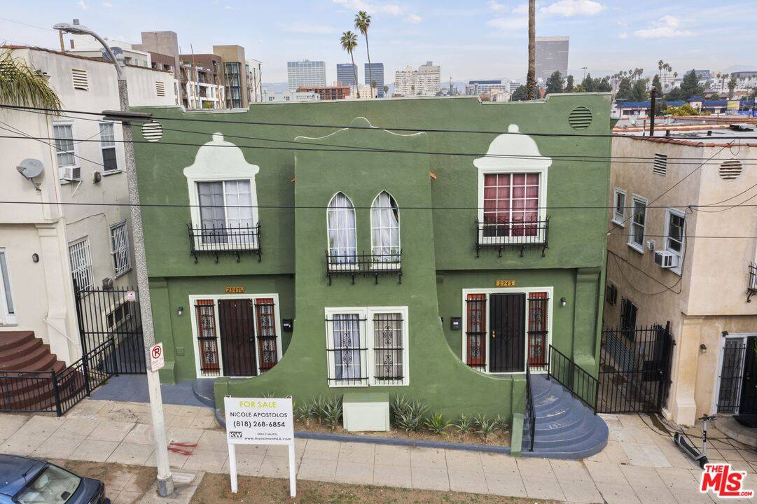 2945  W 11th St LA