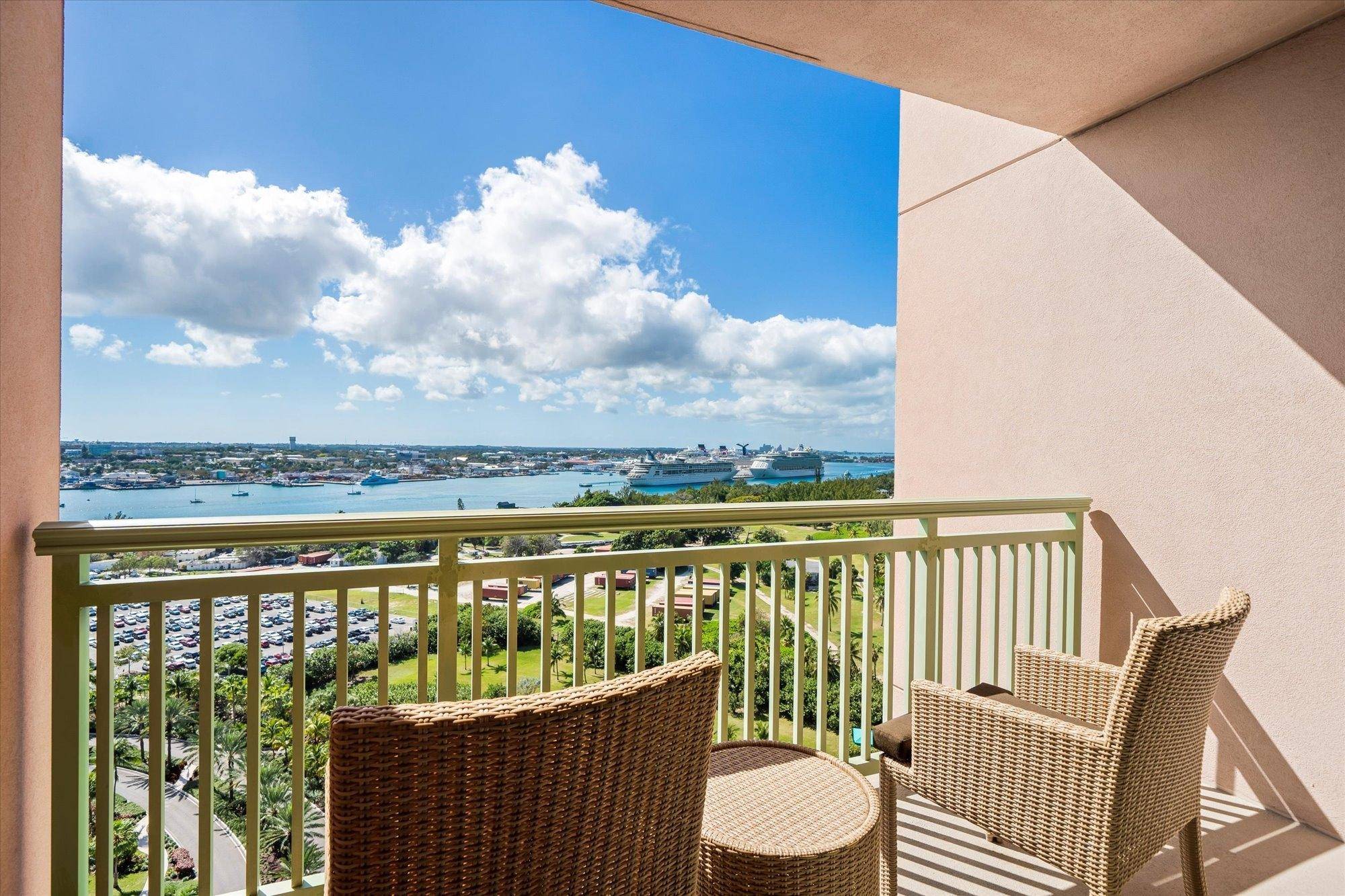 THE REEF Condo New-Providence