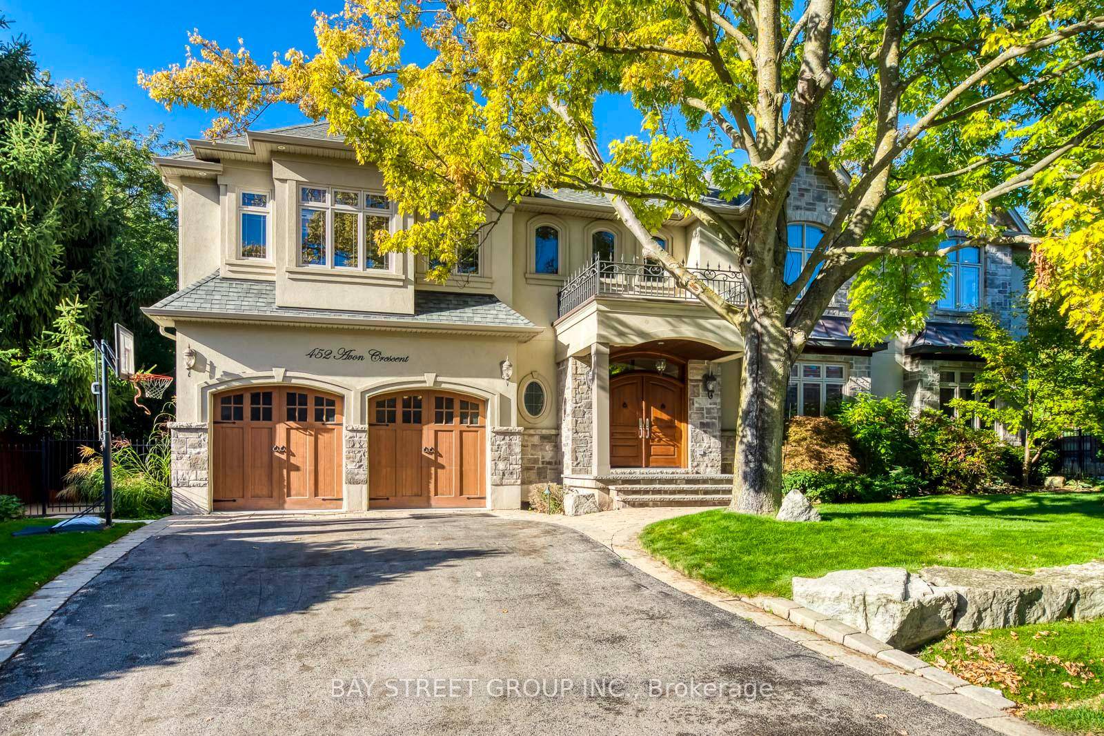 Welcome to this stunning custom built residence in prestigious Morrison, offering over 5, 000 sq.