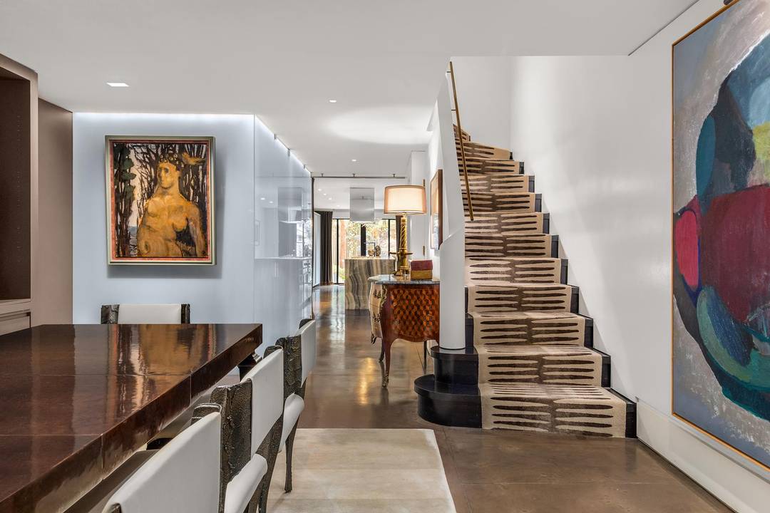 Gorgeous 4 story Lenox Hill townhouse, blending classic prewar details and elegance with the contemporary allure resulting from a full, impeccable renovation !