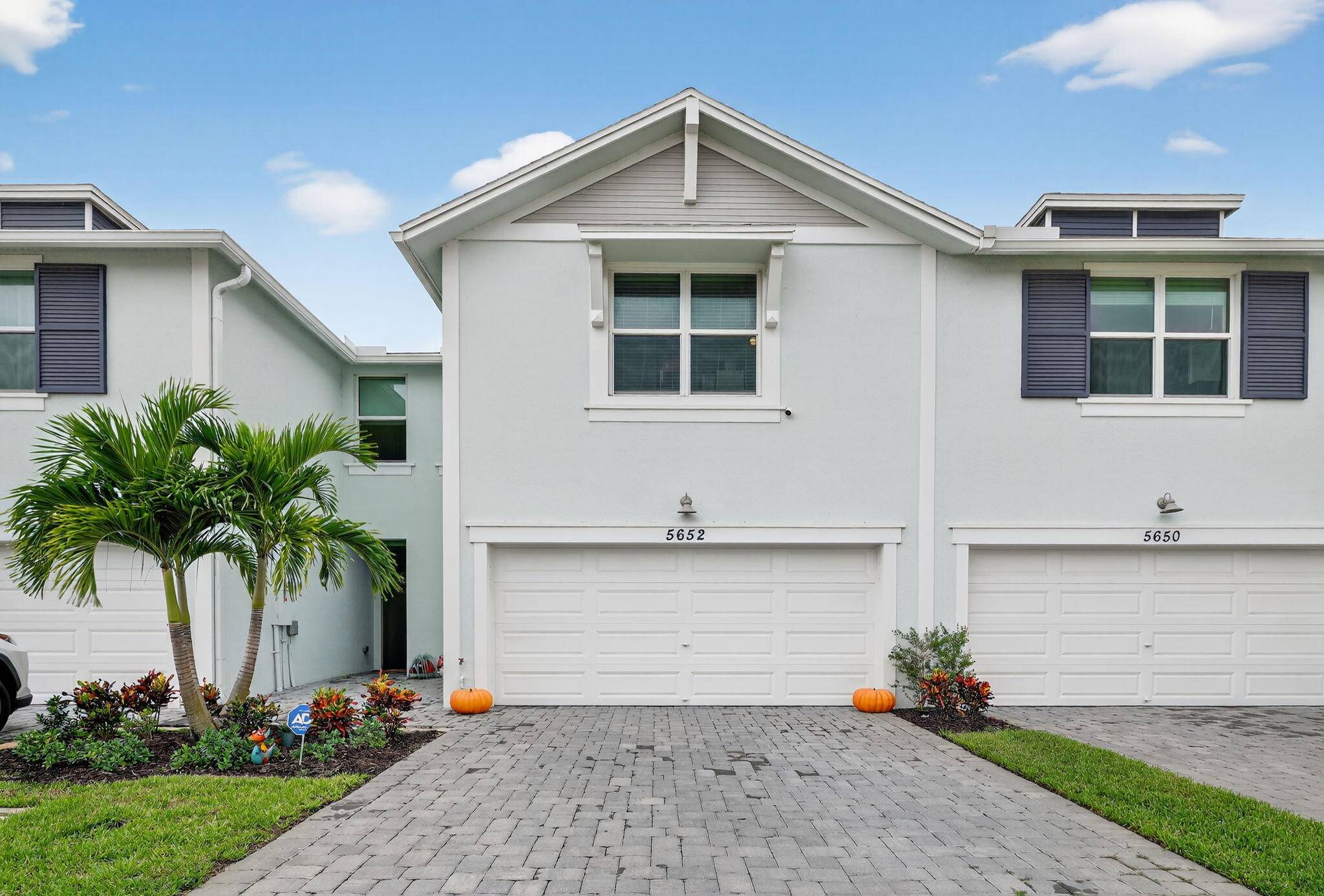 Immaculate 3 Bedroom with Loft, 2.