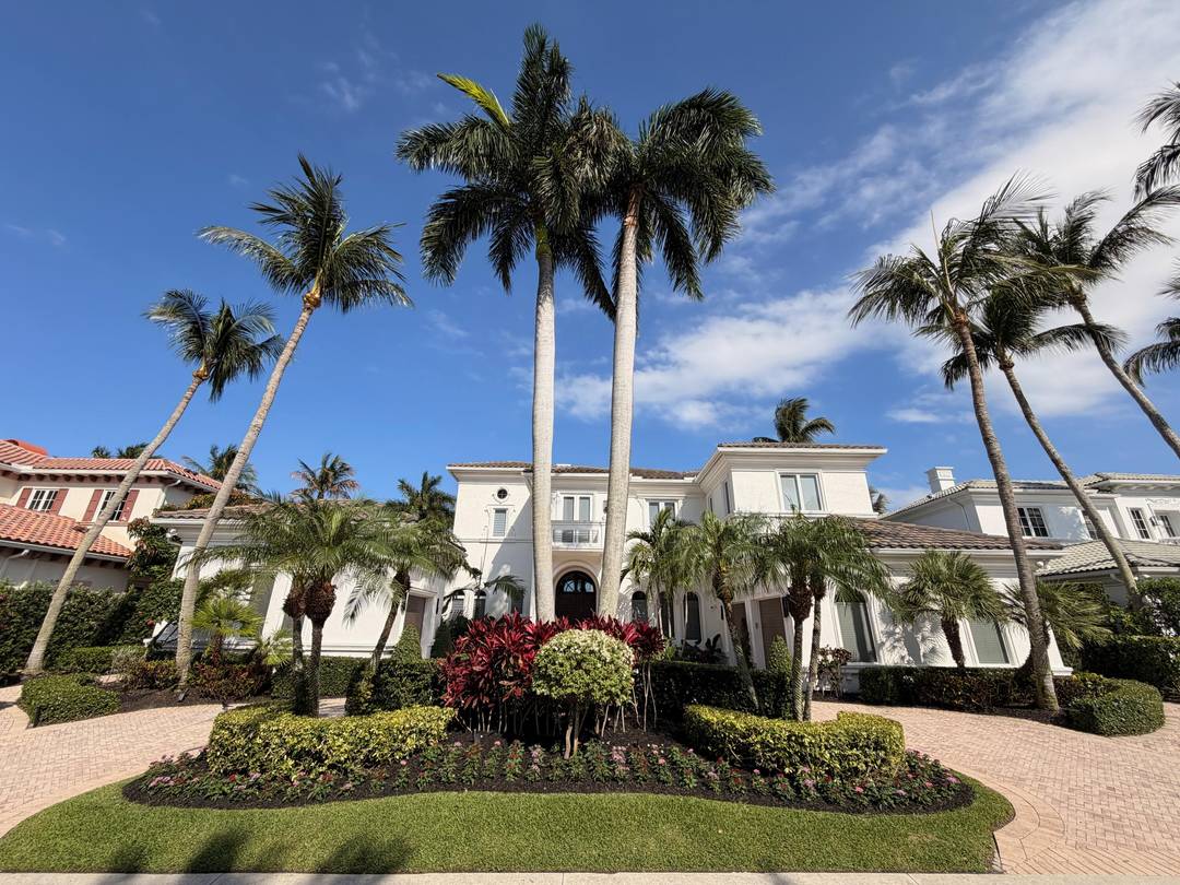 Two Homes, Two Hundred Feet of Waterfront, Once In a Lifetime Opportunity !