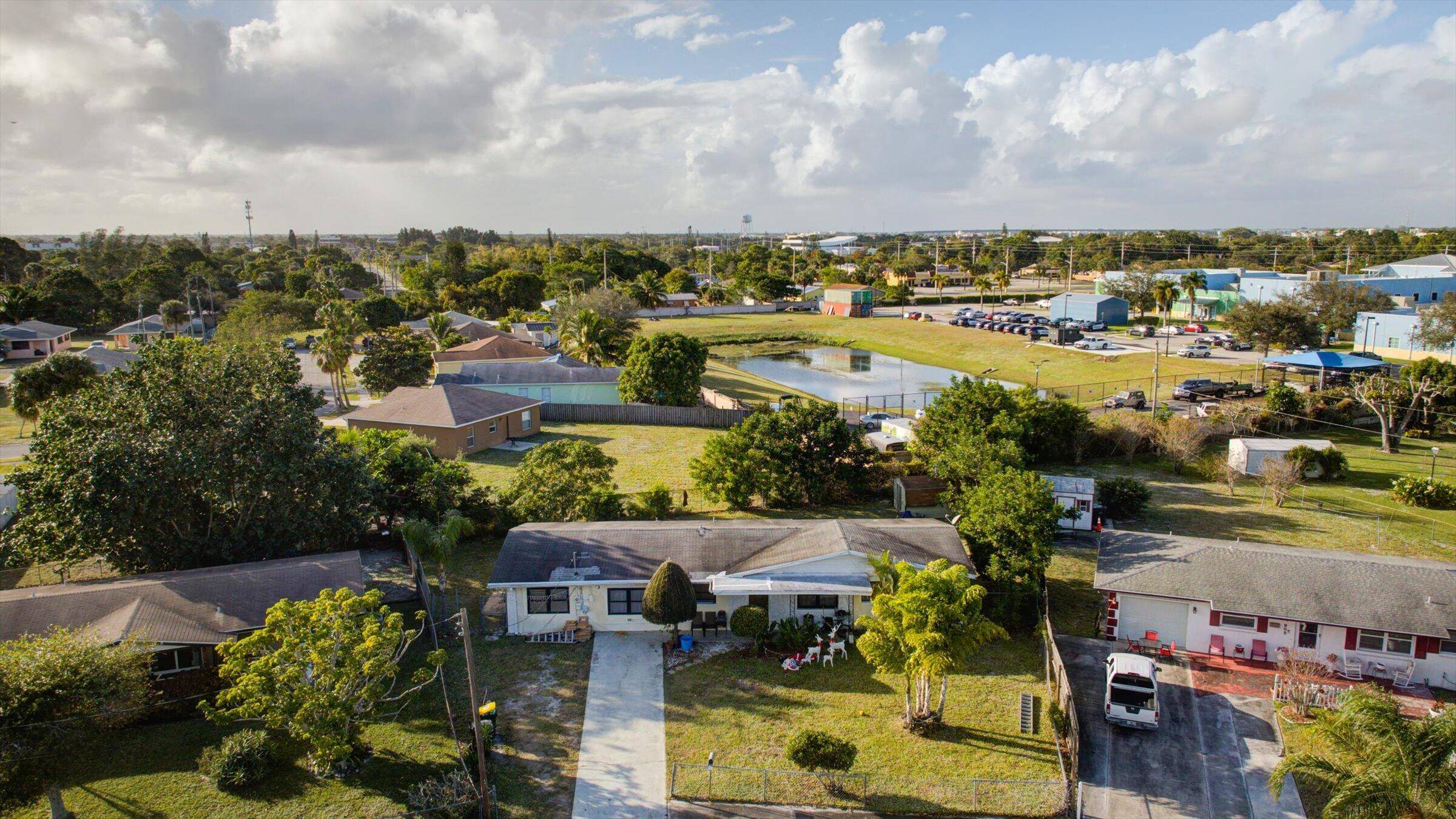 Charming 4 Bedroom Home Near Downtown Stuart !