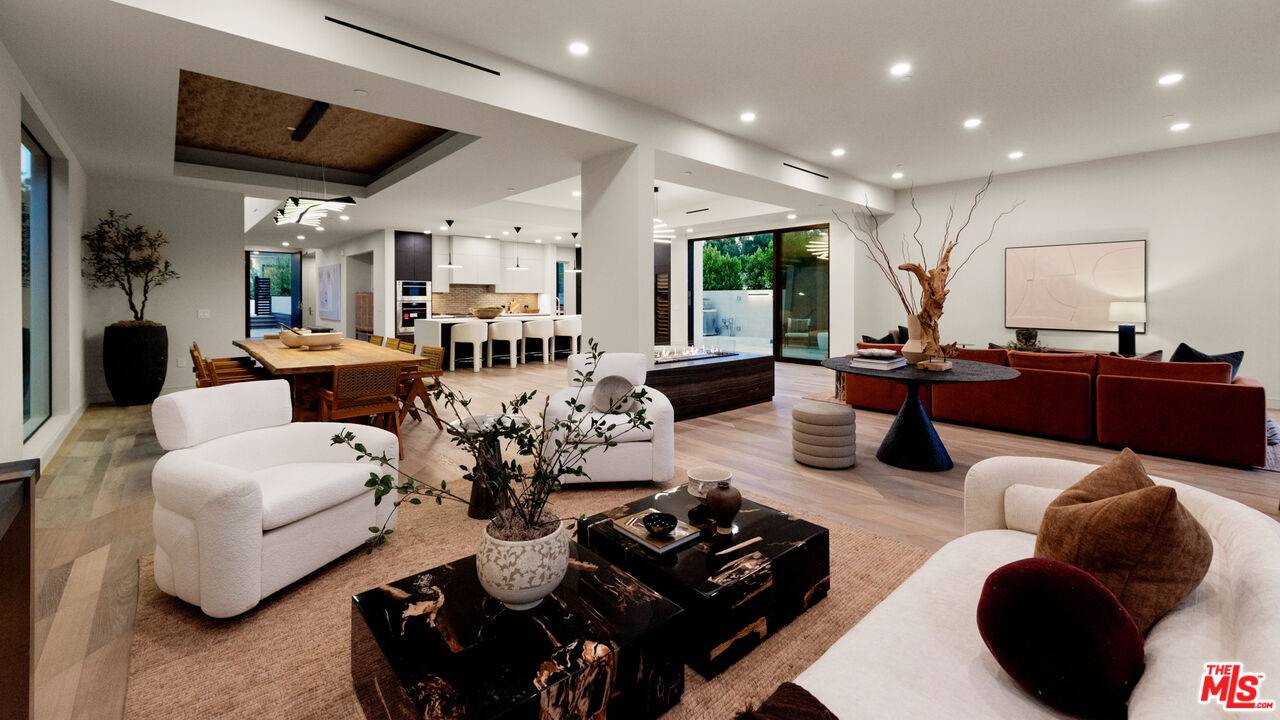 505  Barrington Ave 4BR Brentwood La