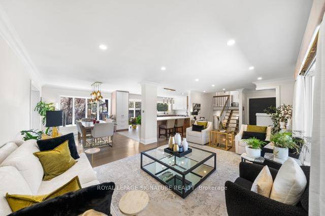 Detached With 4 Bedrooms, 4 Washrooms, 7 Parking Spots situated on a generous 100 by 151 Lot Size at the Sought after Bayview Glen Community !