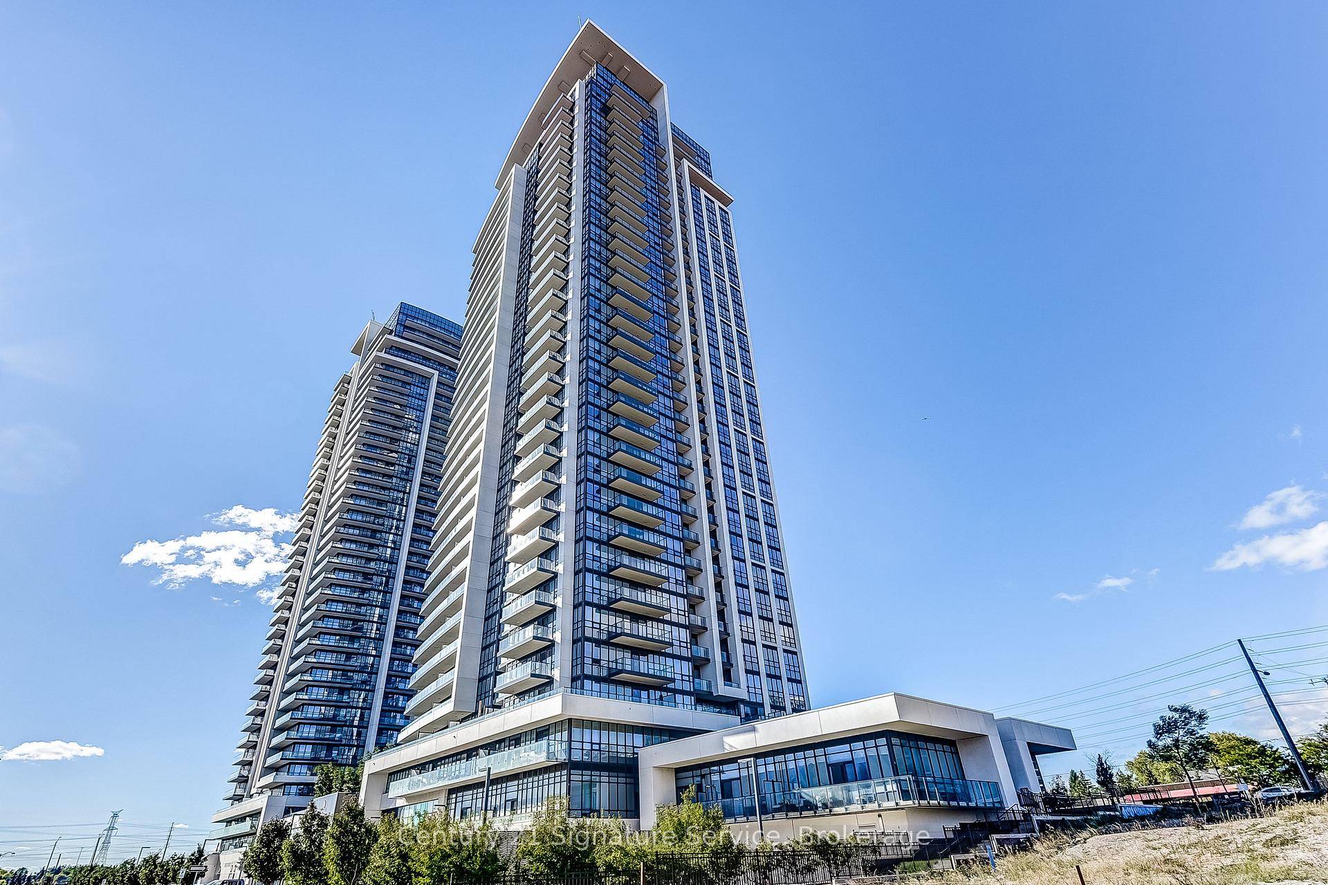 Welcome to Pavilia Towers by Times Group, a modern 3 year new luxury condominium ideally located along Highway 7 in Thornhill, between Leslie and Bayview.