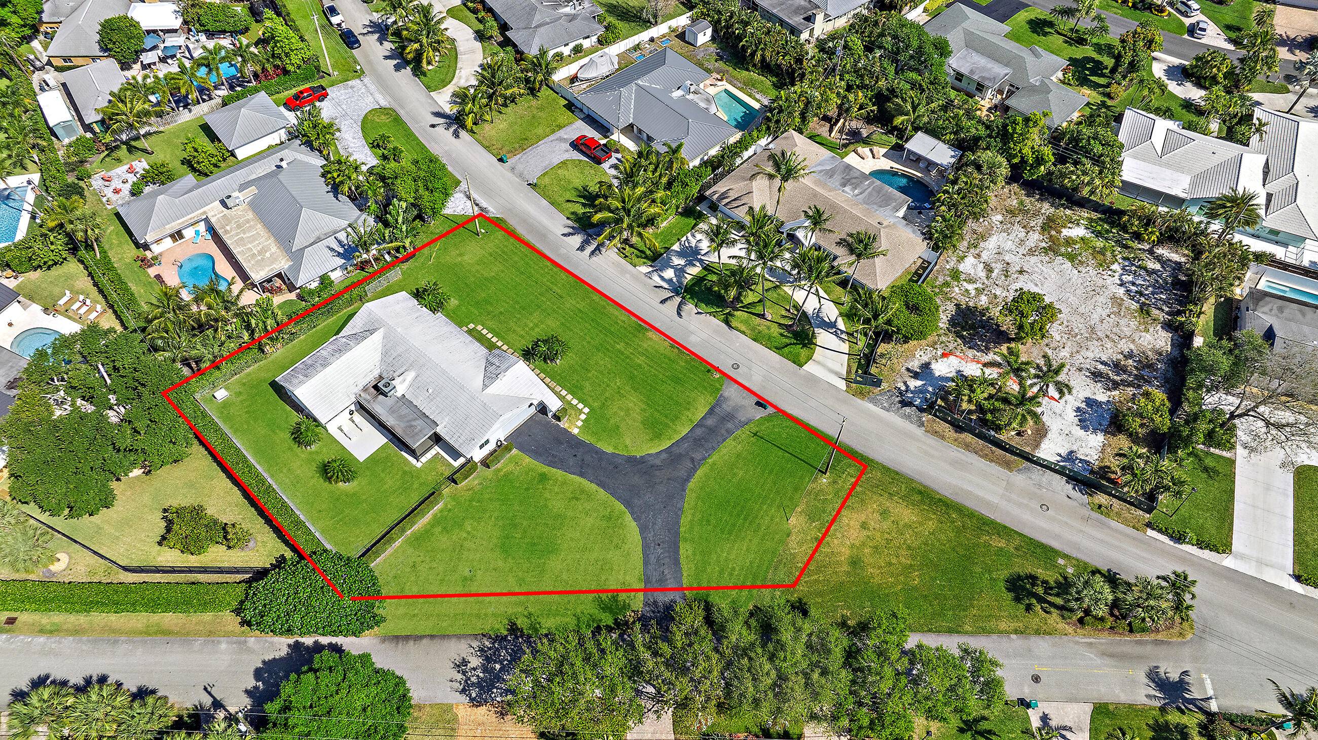 Welcome to 121 River Drive in Tequesta Country Club !