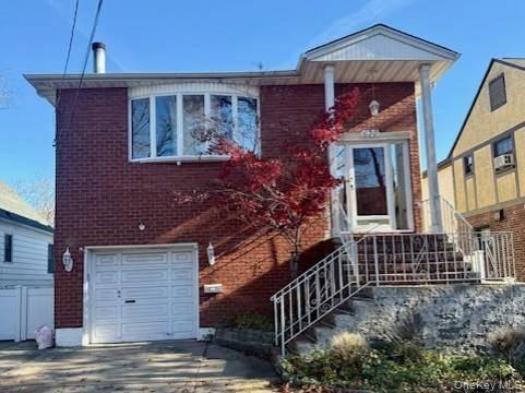 TOTAL OF 5 BEDROOMS amp ; 3 FULL BATHS Approximately 2, 473 sq ft.