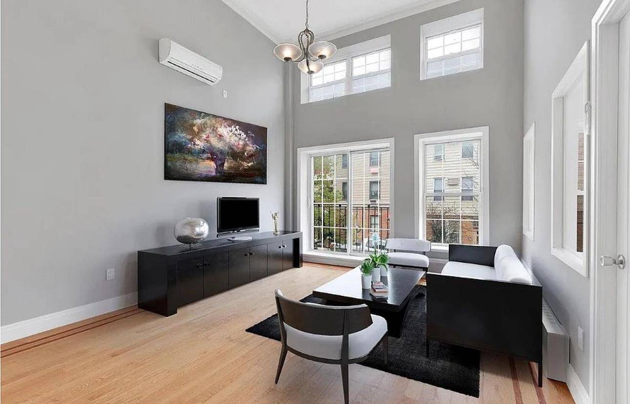 Spacious 2 bed, 1 bath apartment in a prime location in Greenpoint.