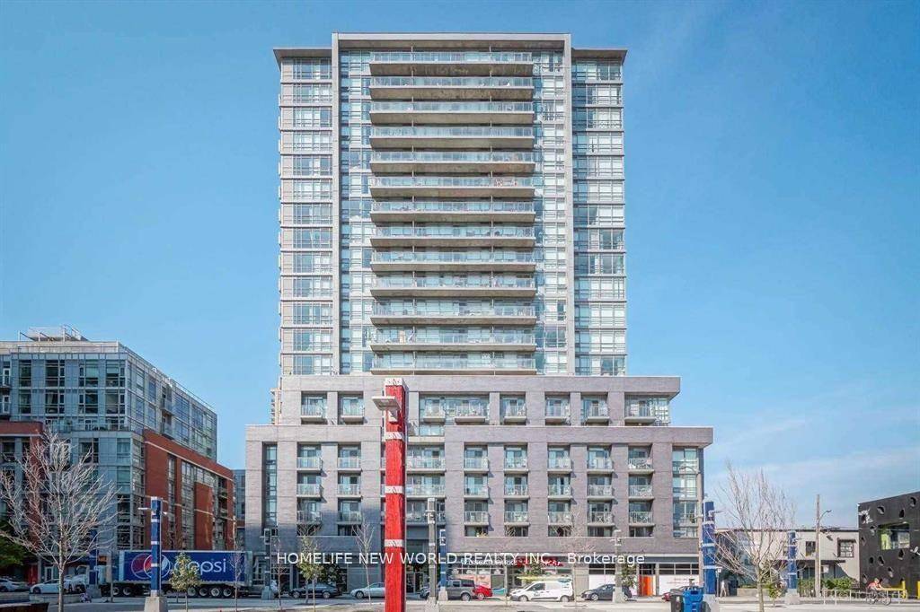 Live In The Prime And Trendy Neighborhood Of Queen West !