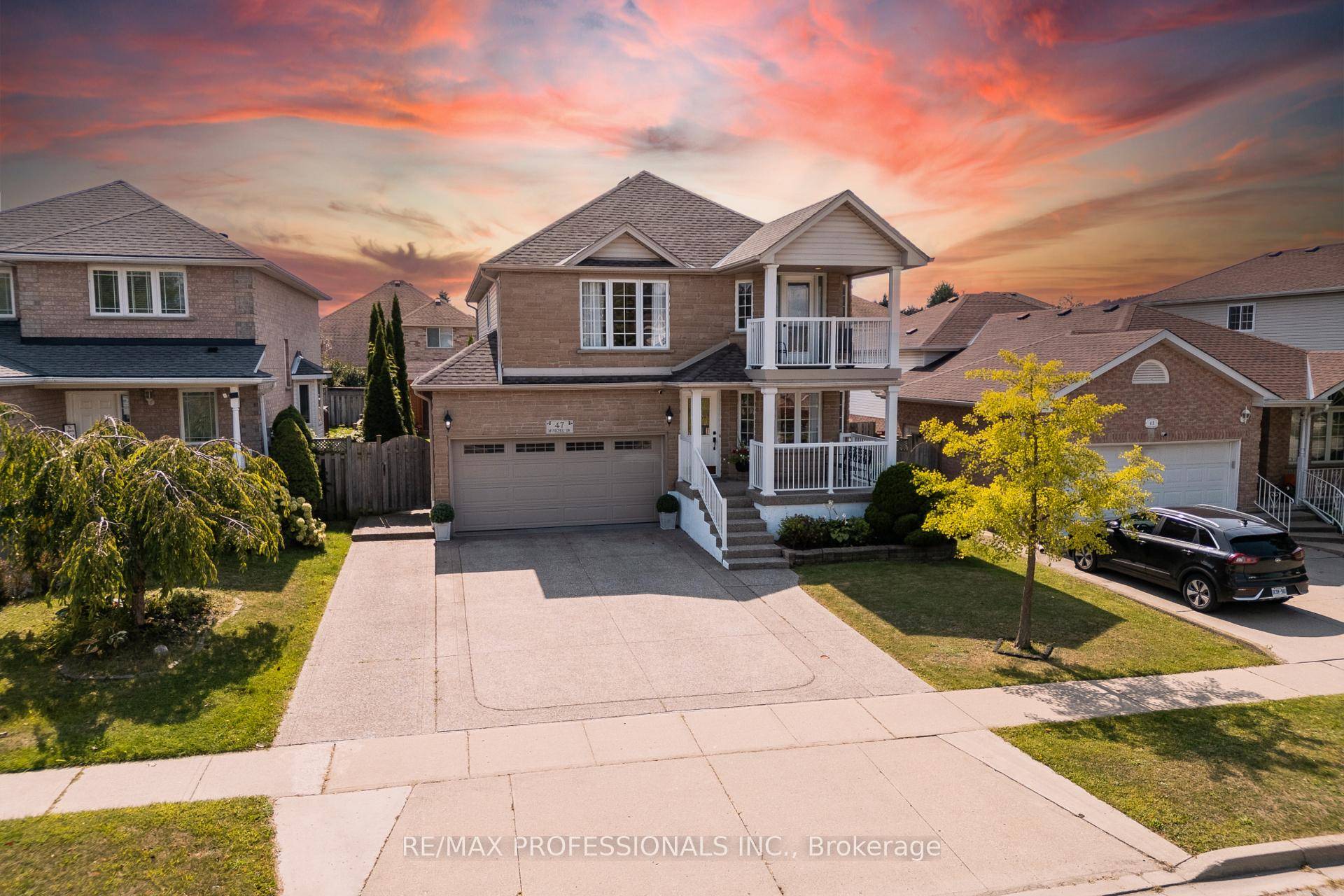 Welcome to 47 McNichol Drive, nestled in the highly sought after South Cambridge community of East Galt Branchton Park.