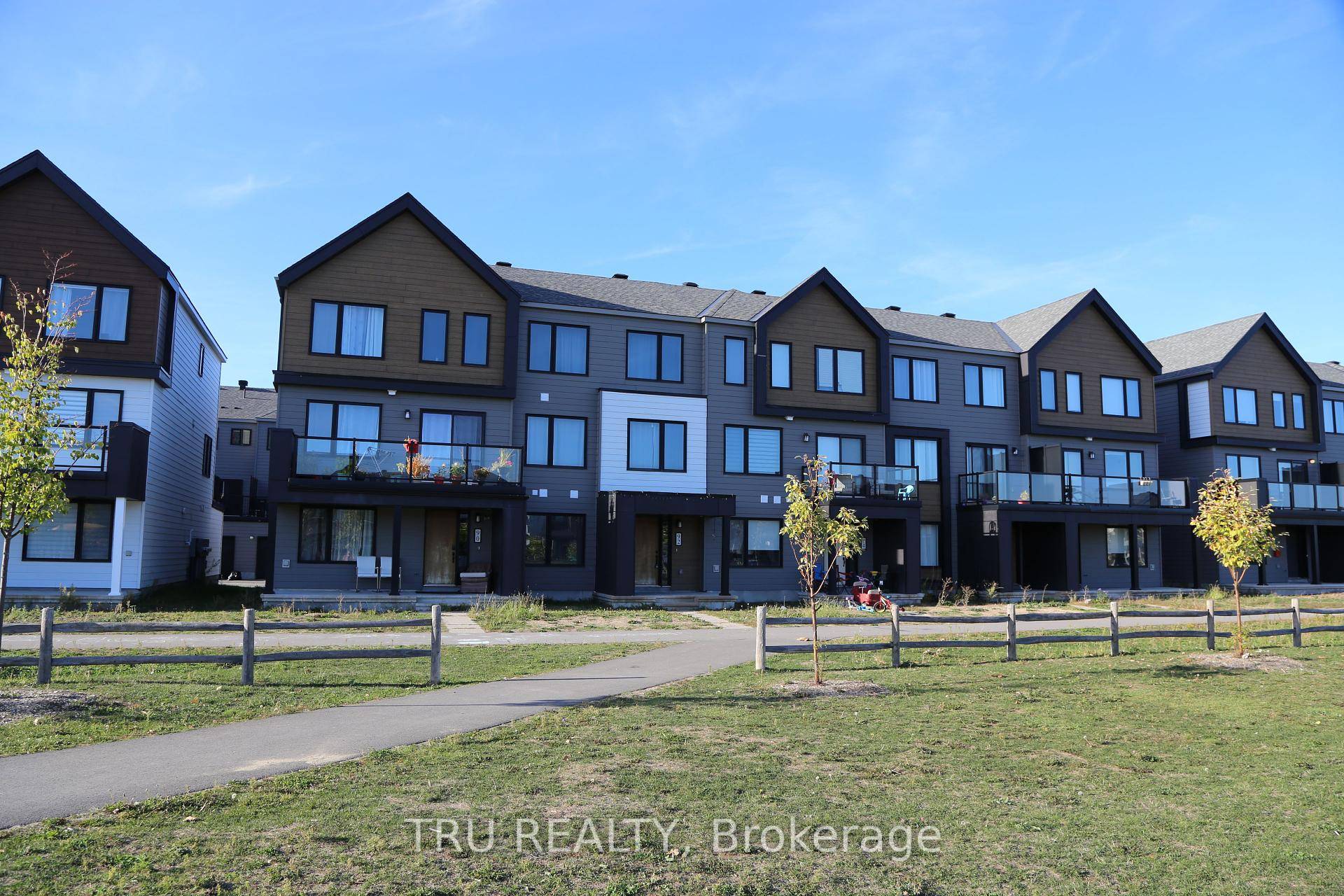 Modern 3 year old 4 bedroom townhouse with 3.