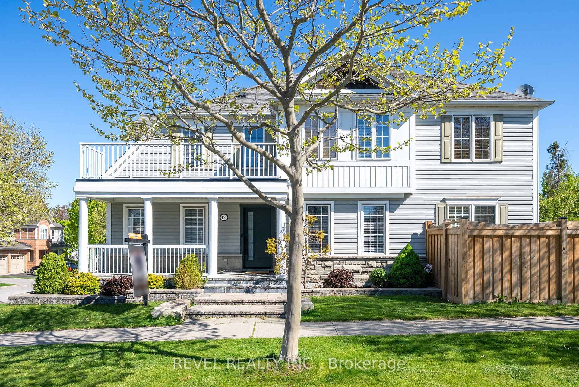 Spectacular Lakeside Living Backing onto walking path and green space.