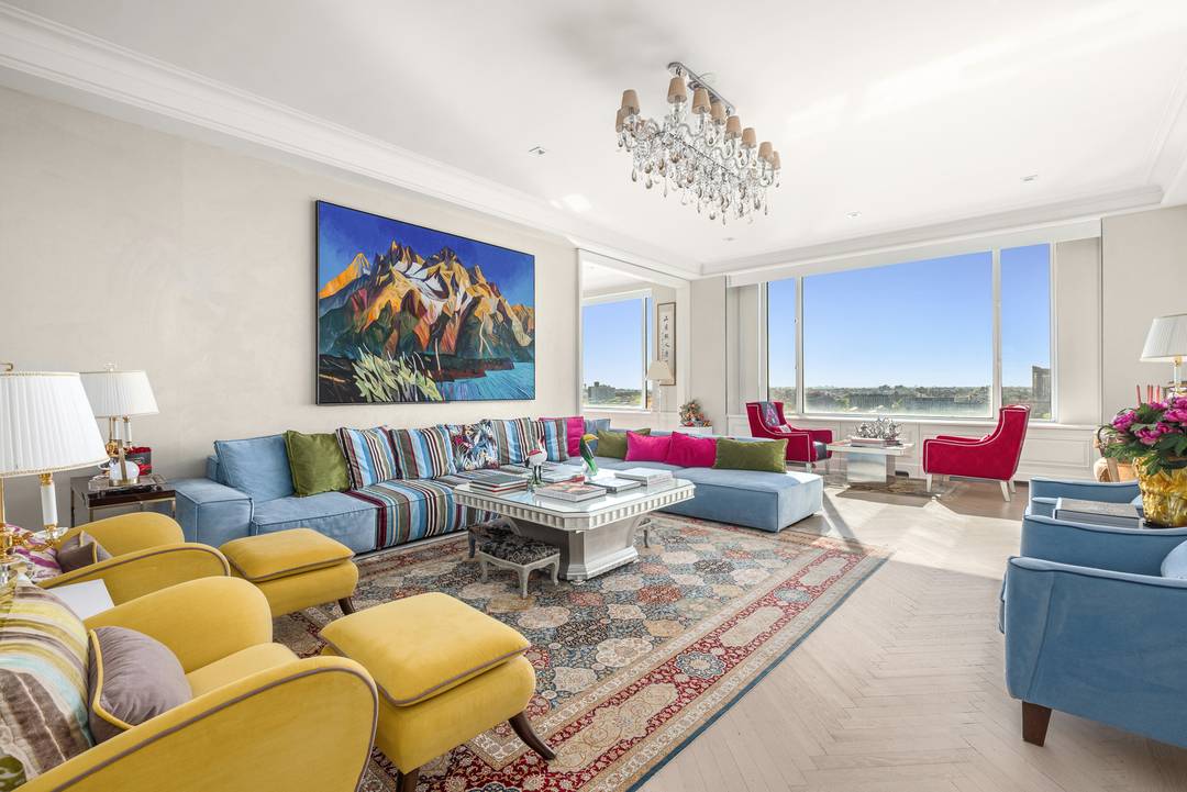 10 Gracie Square, Residence 11 12F Set within one of Manhattan's most distinguished riverfront cooperatives, Residence 11 12F at 10 Gracie Square is a rare legacy property that captures the ...