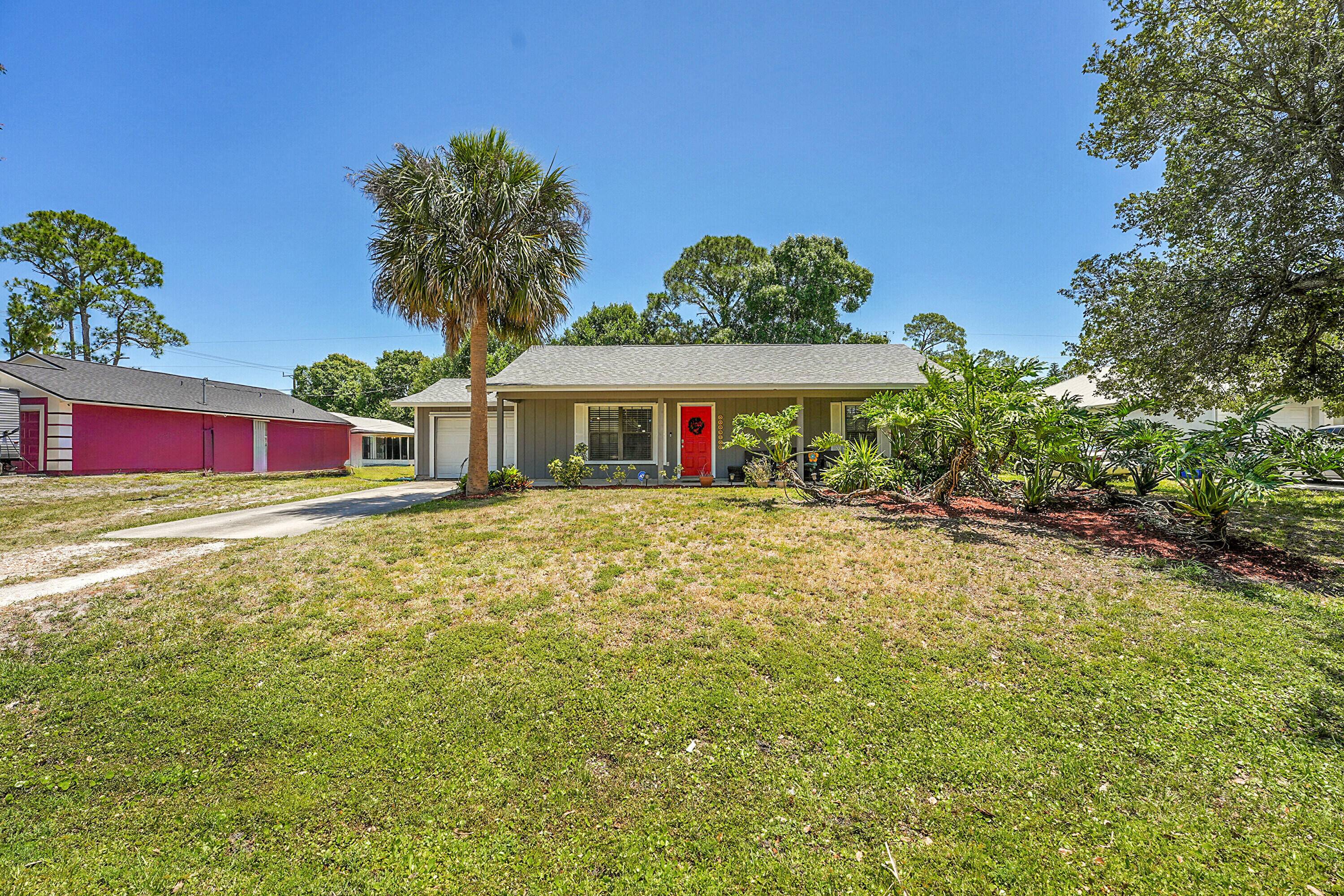 Gorgeous and well maintained 2 bedroom, 1 bath home located in the highly sought after Oslo Park area.