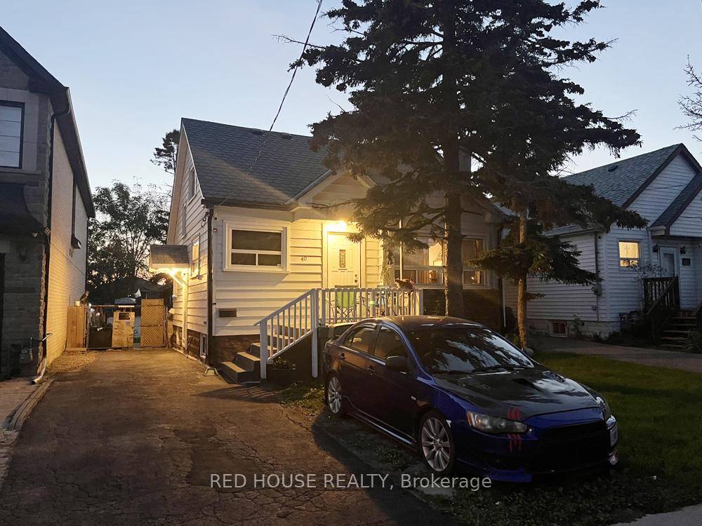 Spacious Detached Home in Great Family Neighbourhood, Deep Lot.