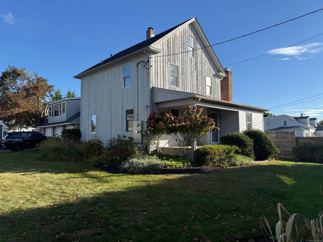 FLEXIBLE SHORT TERM RENTAL UP TO SIX MONTH TERM IN HEART OF GREENS FARMS !