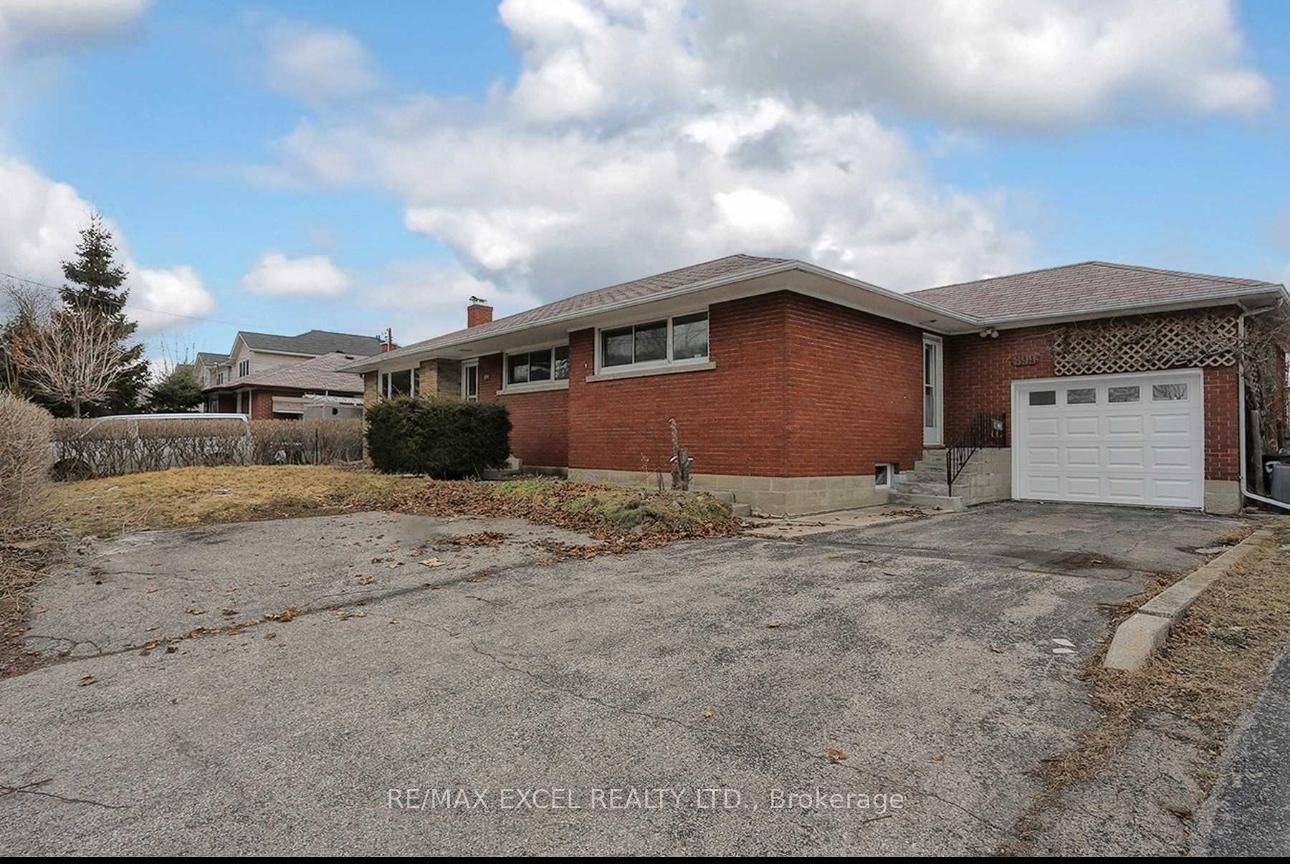Beautifully Renovated 3 Bedroom 2 Bath Main Floor with Garage in Sought After Lakeview Community !