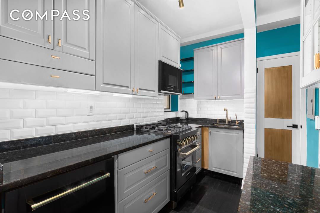 Residence 786 9th Avenue, 2FN is a two bedroom home set in the heart of Hell s Kitchen, where a welcoming living room opens into a dining area and an ...