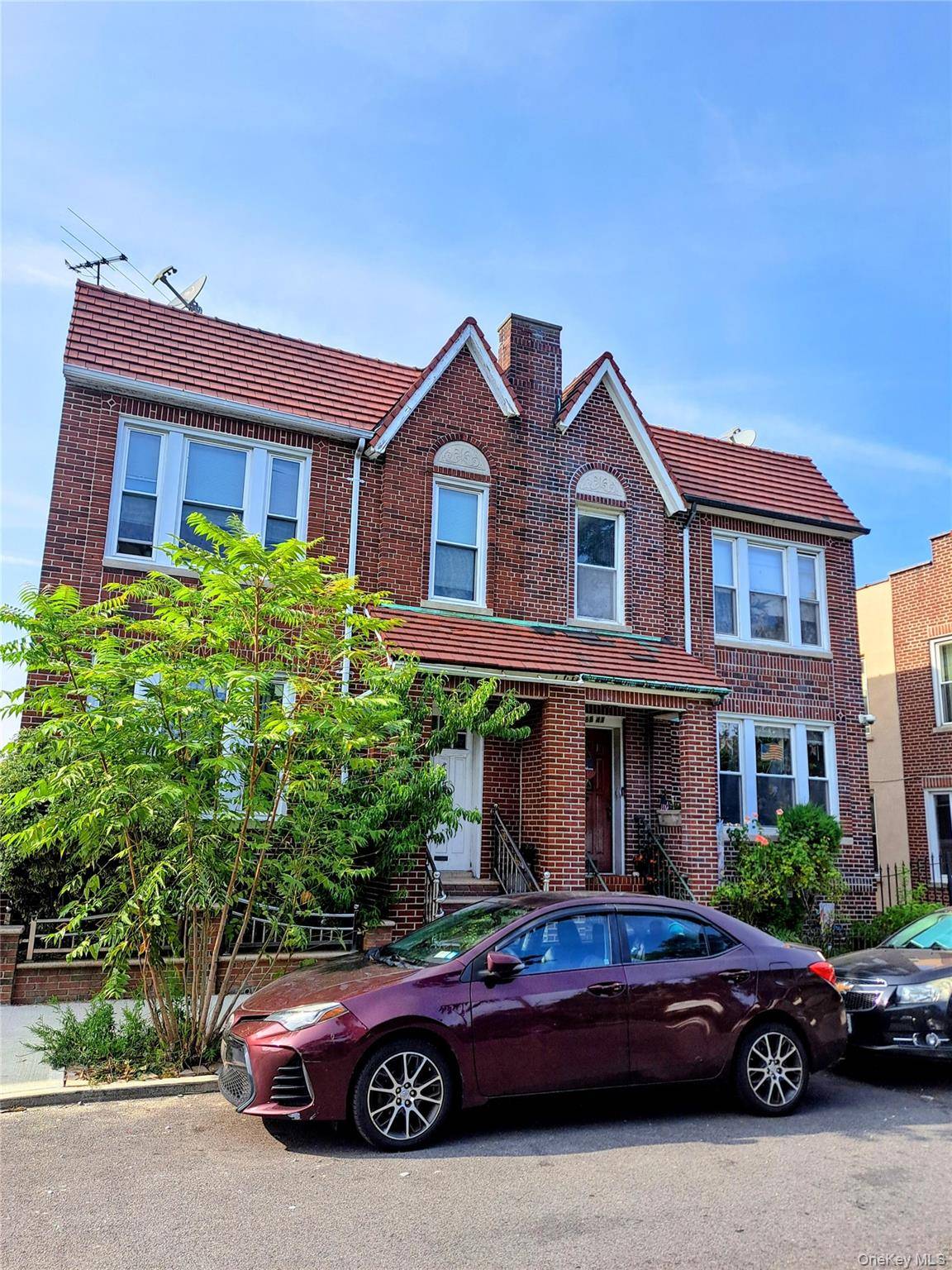 Charming 3 Bedroom Haven in Glendale !