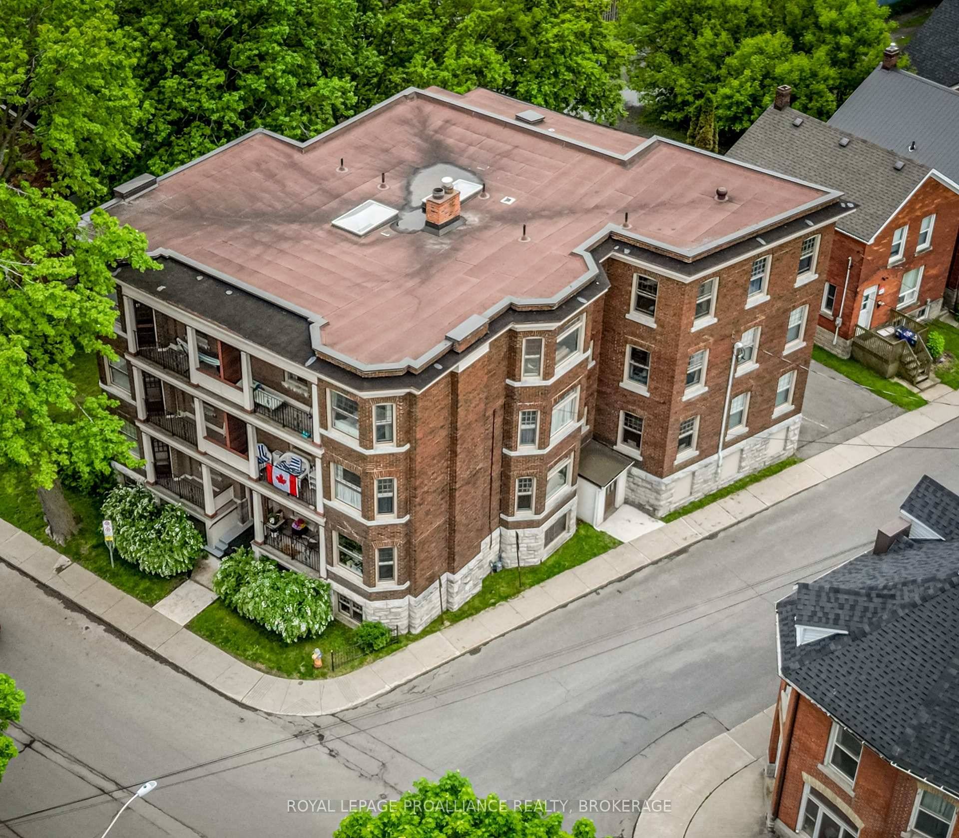 Elegant Condo in the Heart of Kingston.