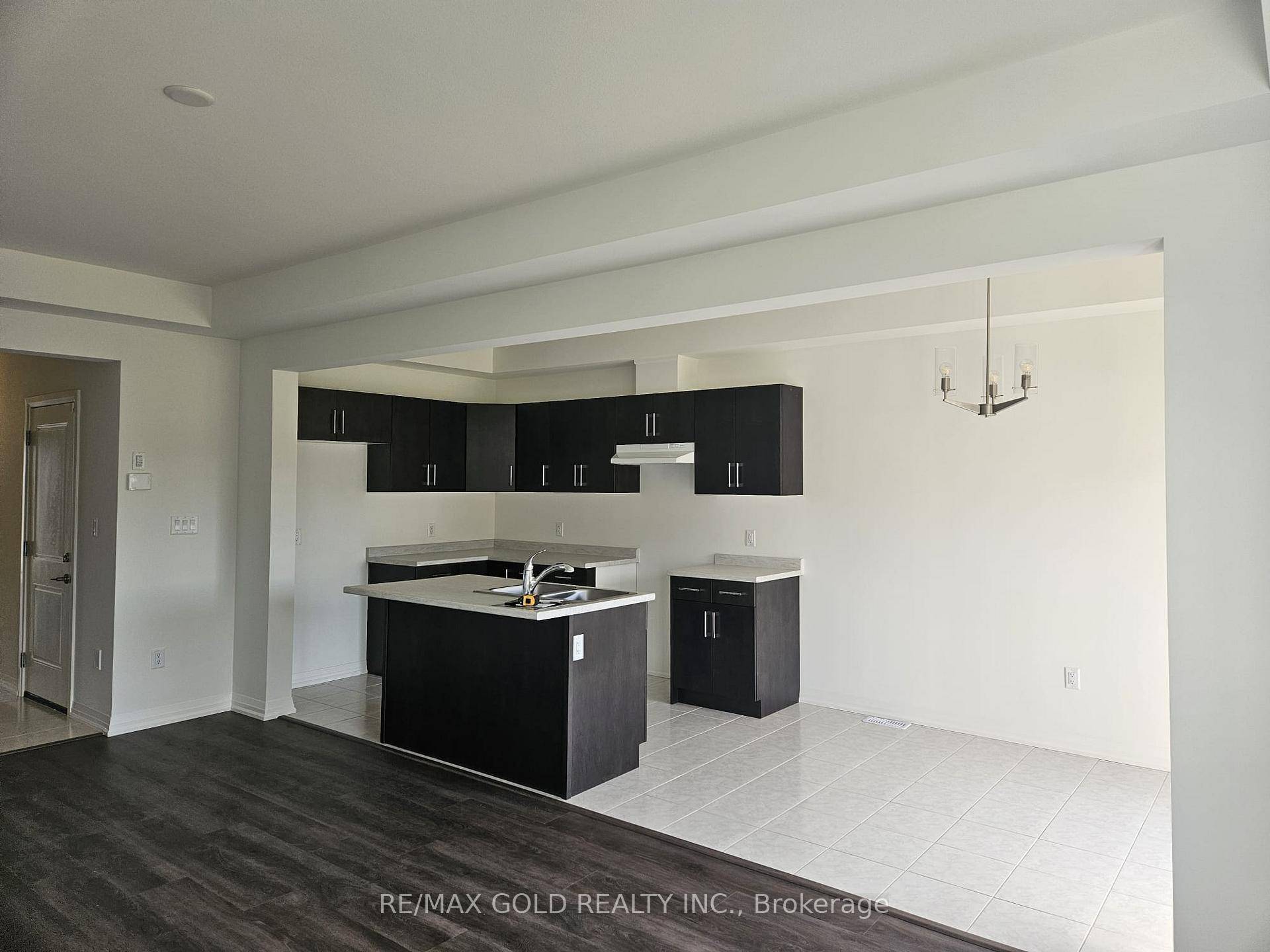 Brand New 2 Storey Townhouse for Rent in a Family Friendly Neighbourhood !