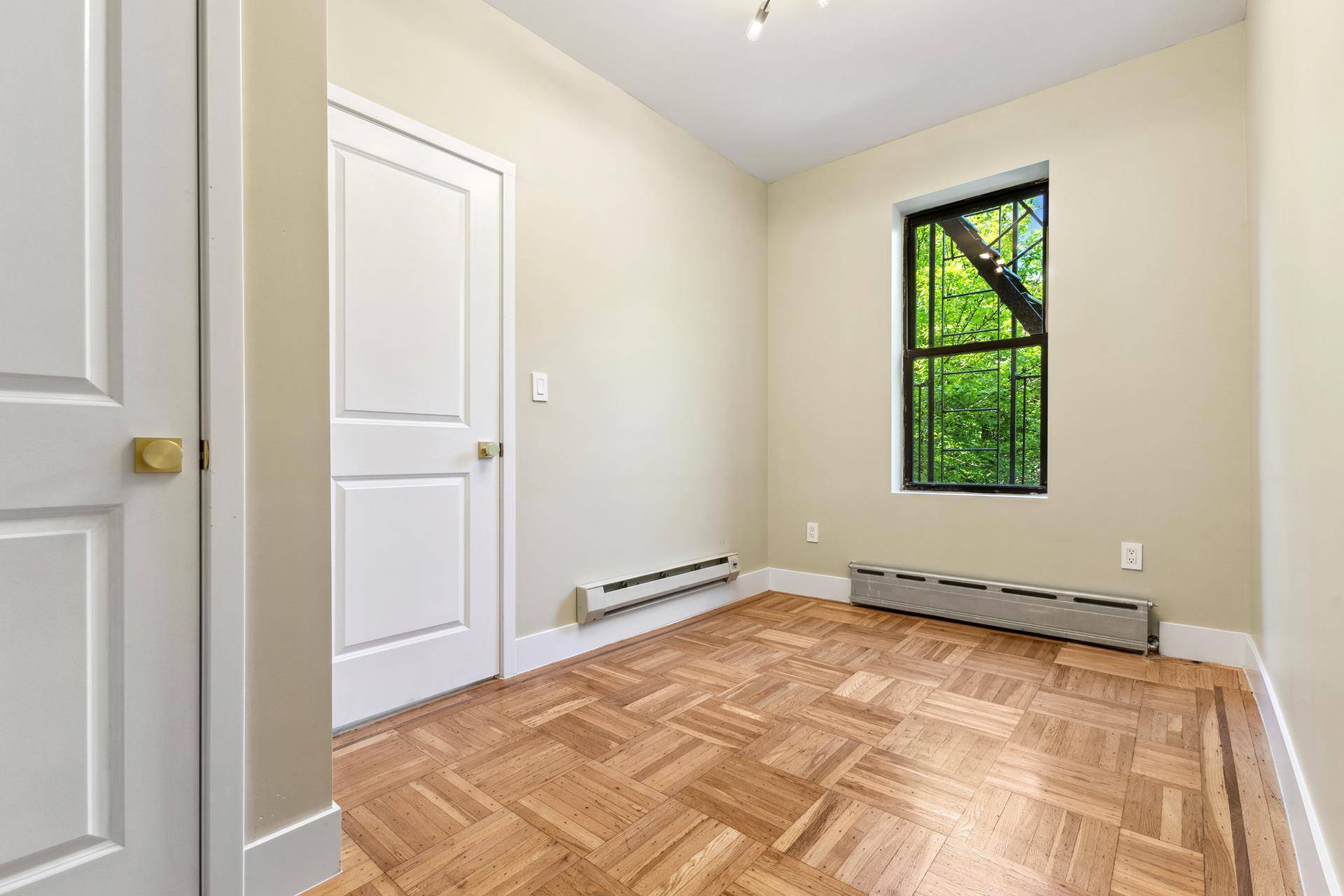 PRIME LOCATION ! Crown Heights beauty, located on Bergen Street between New York amp ; Nostrand.