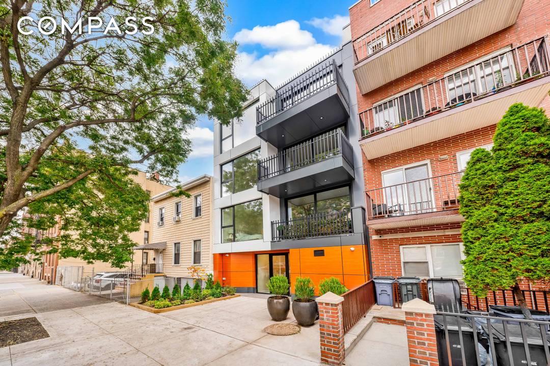 32 North A boutique condo rooted in the heart of Astoria 32 North redefines boutique living in Astoria with seven impeccably crafted one and two bedroom residences, offering private outdoor ...