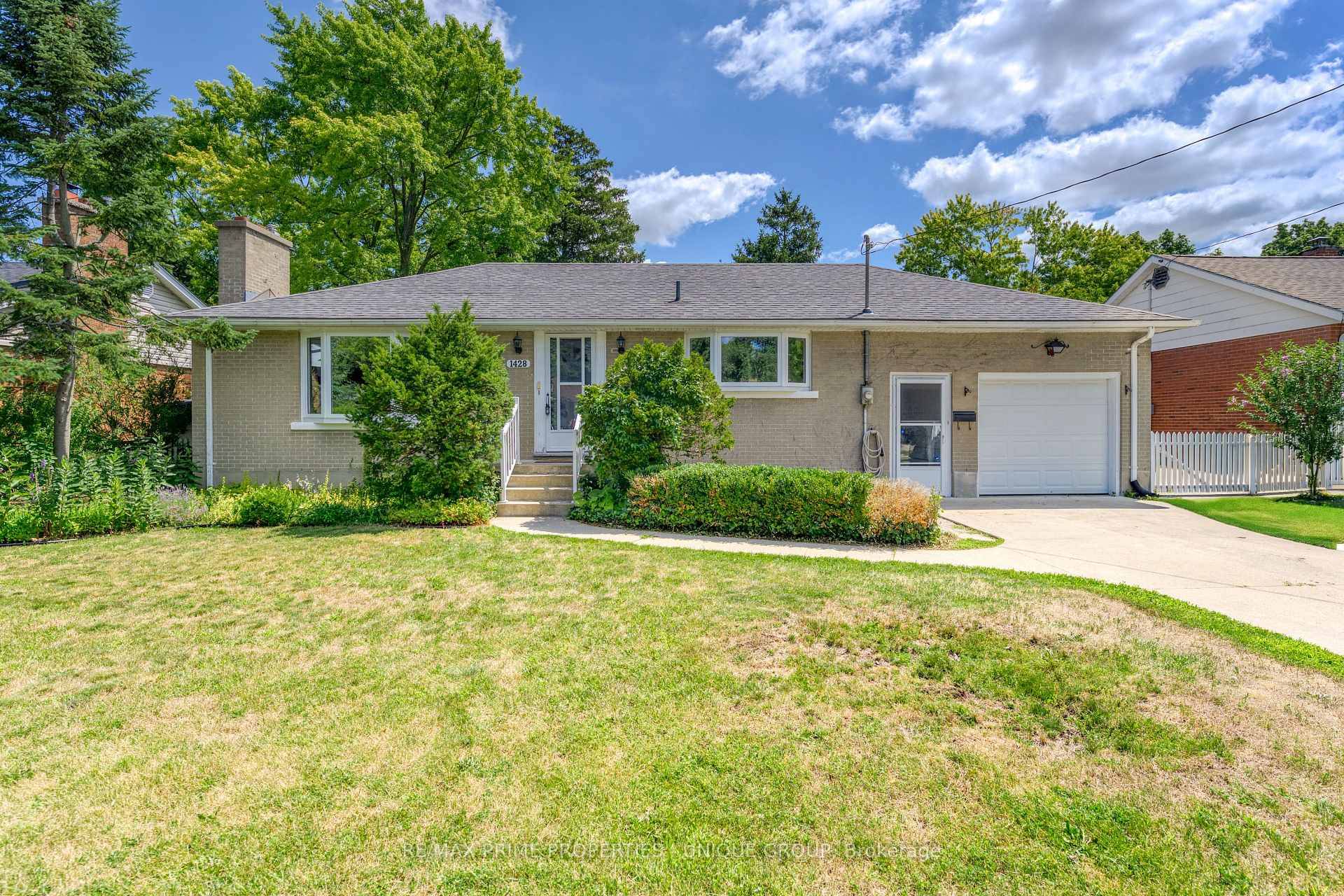 WELCOME TO THIS CHARMING BRICK BUNGALOW IN SARNIAS DESIRABLE NORTH END !