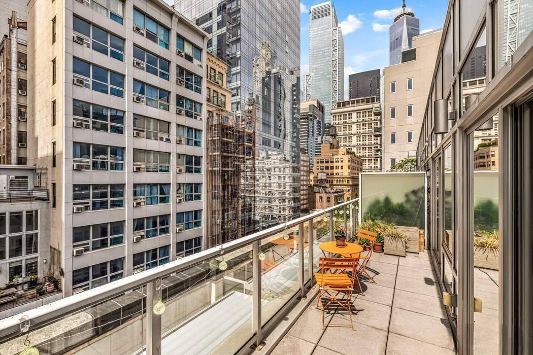 BRIGHT LARGE 1 BED W LARGE TERRACE SPACE Nested high up in the building, PH 209 offers everything you would want in a NYC apartment.
