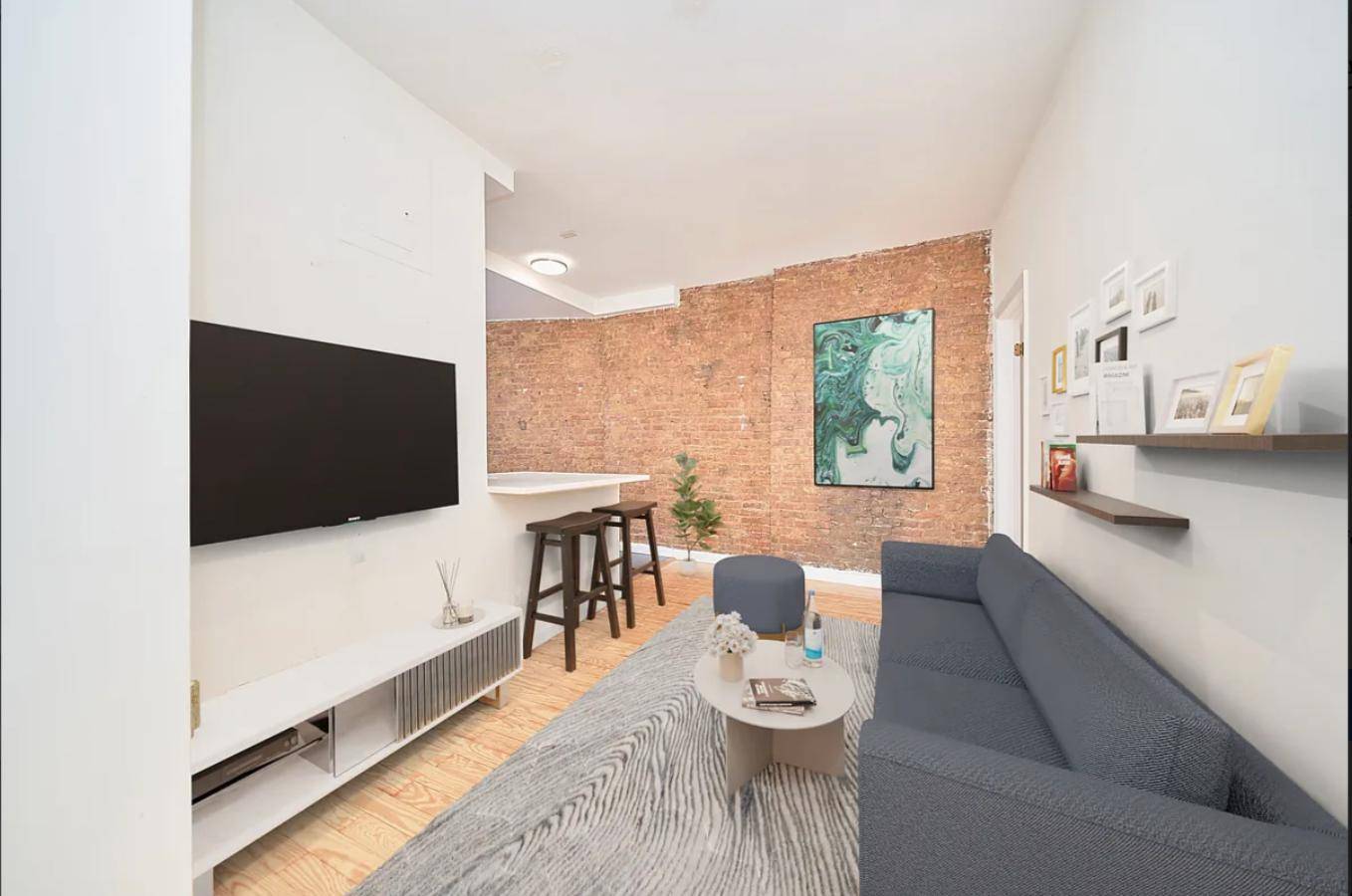 RENOVATED BEAUTIFUL 2 BEDROOM HEART OF UESAPARTMENT FEATURES Stainless Steel AppliancesDishwasherSpacious Living RoomTrue 2 Bedroom Queen Sized Bedrooms Strip Wood FlooringMarble Tiled BathroomAbundant Closet SpaceBUILDING AMENITIESLive In SuperWell Maint