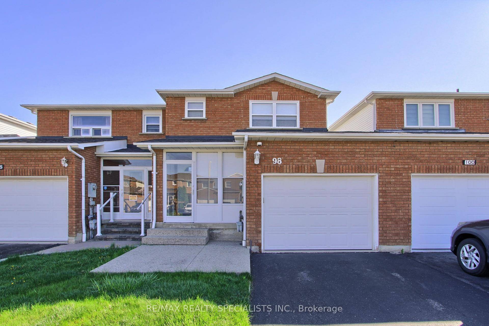 Freehold Attached House No monthly Maintenance Fee at all built in 1988, Near Steeles Ave McLaughlin Road Area, Approximately 1275 Square Feet, Lot Size is 22.