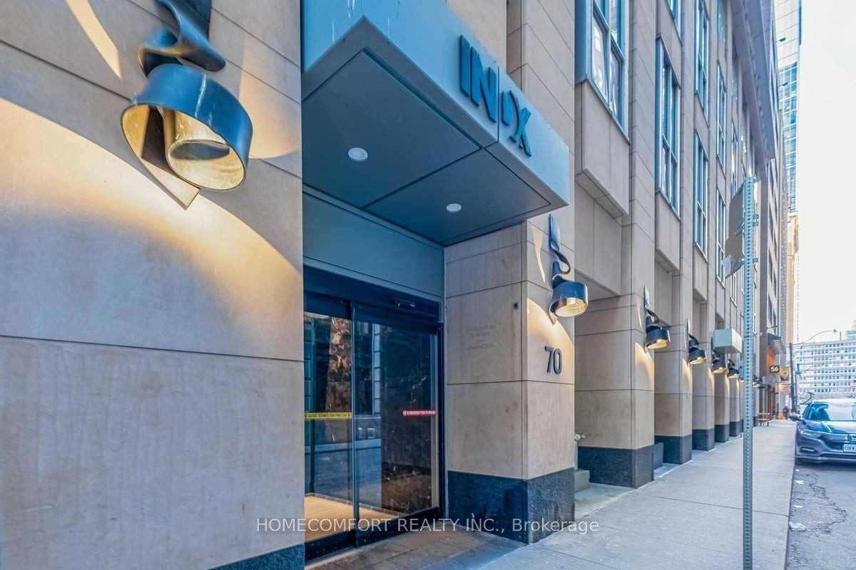 Stunning Luxury Condo in Heart of Financial District Of Downtown Core, Bright South View, Excellent Layout, 1 Br Den Can Be Used As 2nd Bedroom W Door.