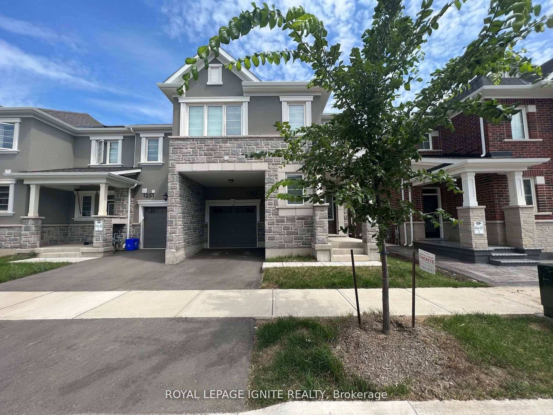 A Beautiful, Stunning Under 3 Year Old End Unit Townhouse Located In The Prestigious Community Of Milton.