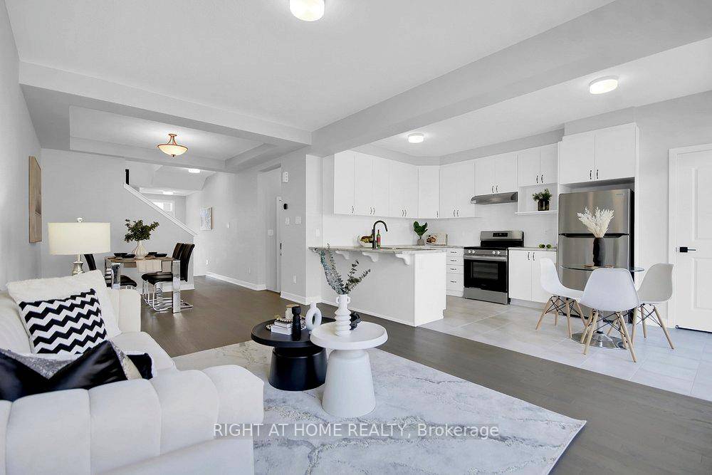 Completely FREEHOLD ! ! This charming Townhome Is Suited In The Quiet, Sought After Community Of Richmond Meadows.