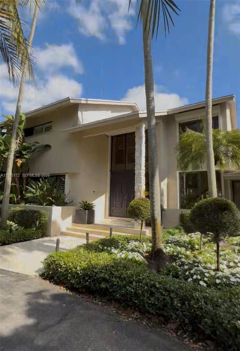 This beautifully designed 5 bedroom, 3.