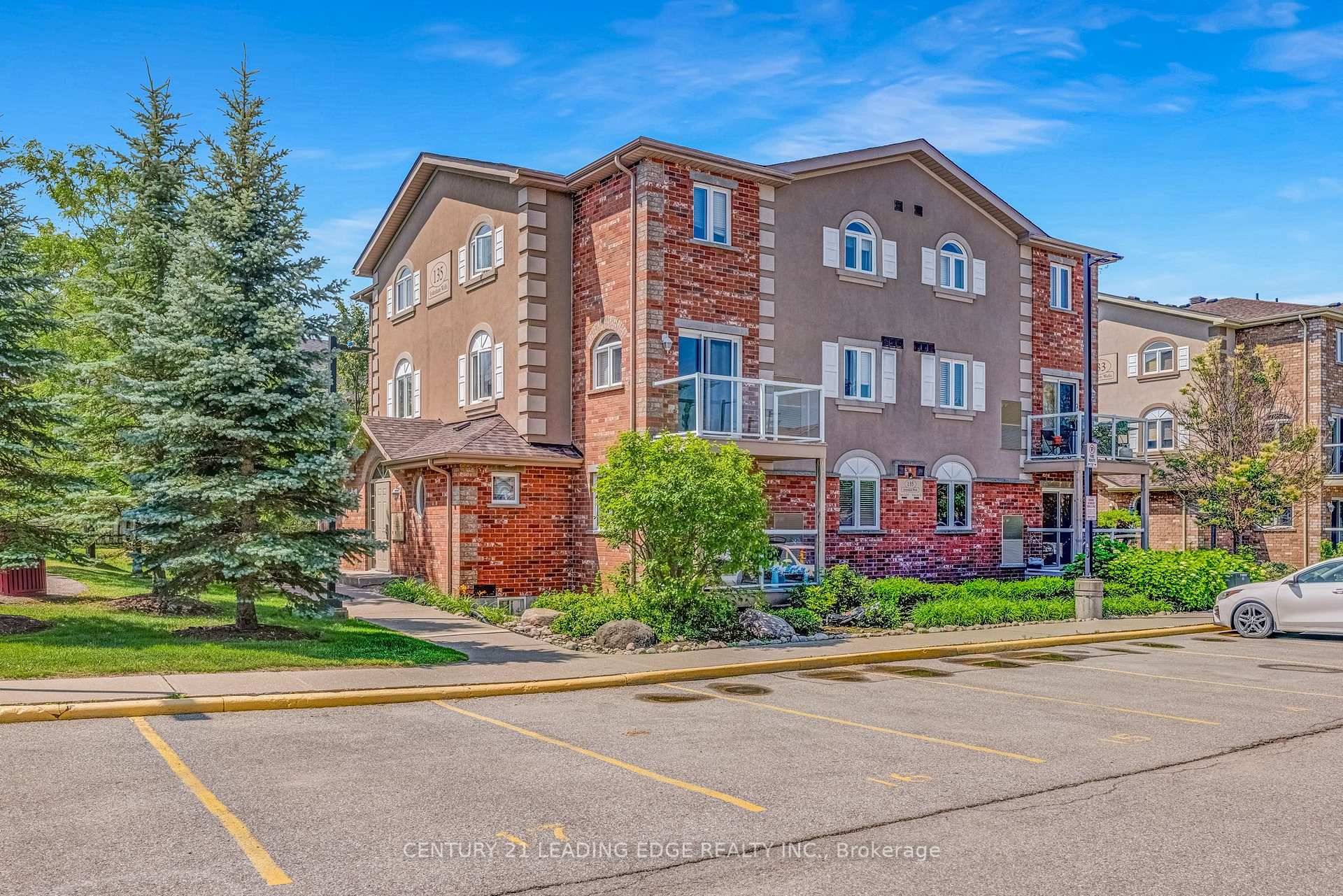 This beautifully finished 3 bedroom, 2 bathroom stacked condo townhouse in Barrie offers a perfect blend of comfort, style, and convenience.