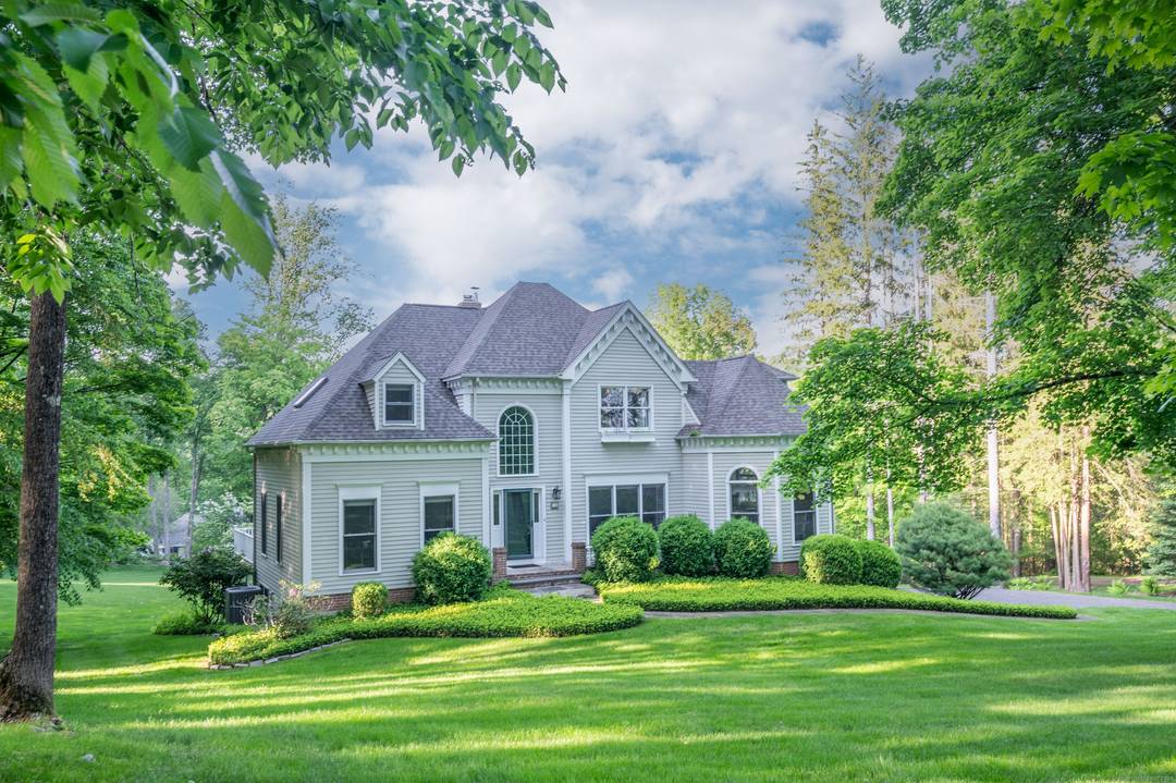 Welcome to 64 Riverford Rd, a fully furnished 5 bedroom, 3 bathroom rental home in Brookfield, CT, perfect for short term or mid term rental stays.