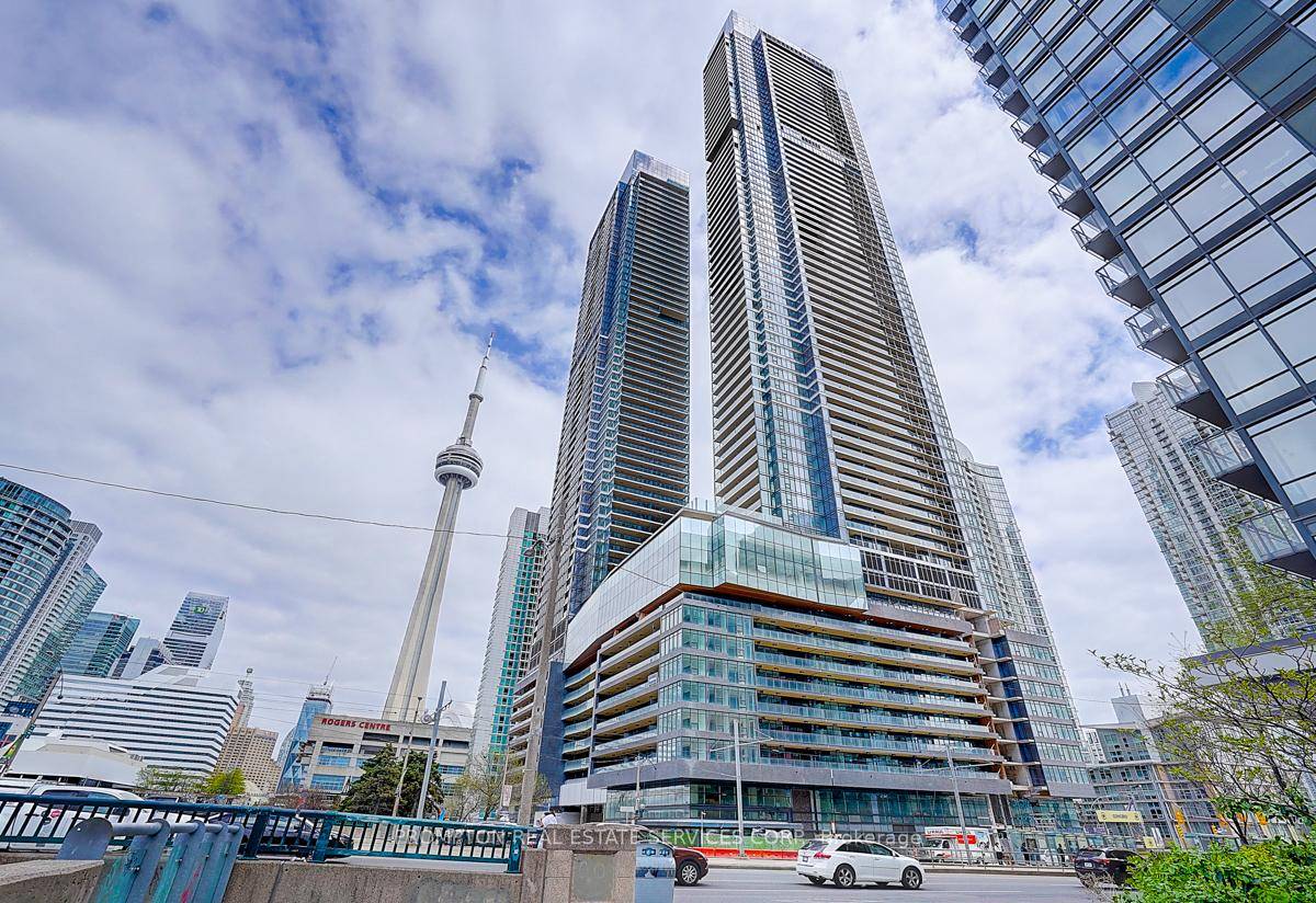 Stunning 1 Bed Den in Concord Canada House.