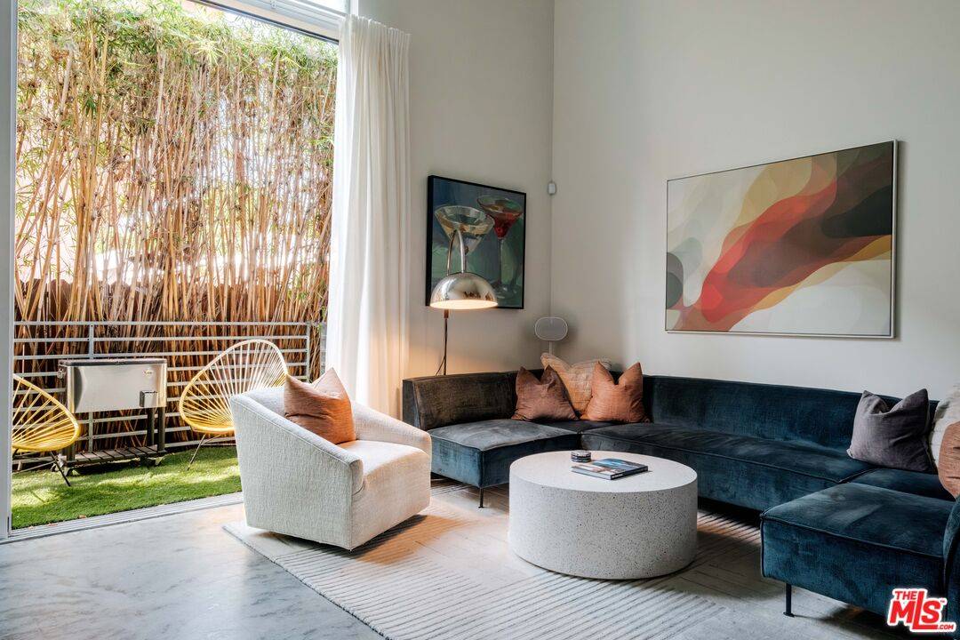 1220 N Orange Grove Ave 2BR Hollywood Hills East La