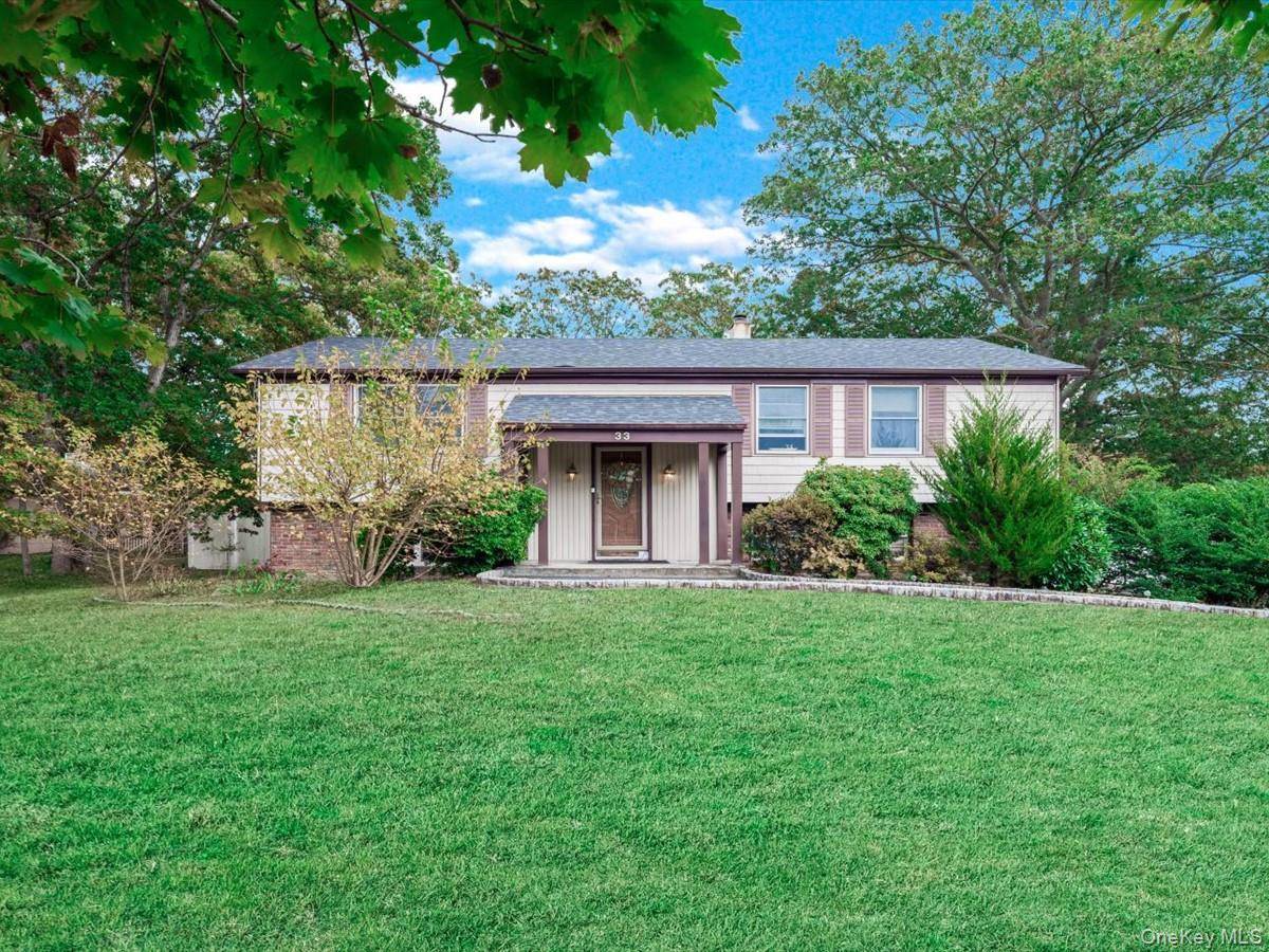 Spacious 4 Bedroom Hi Ranch in the Heart of Coram !