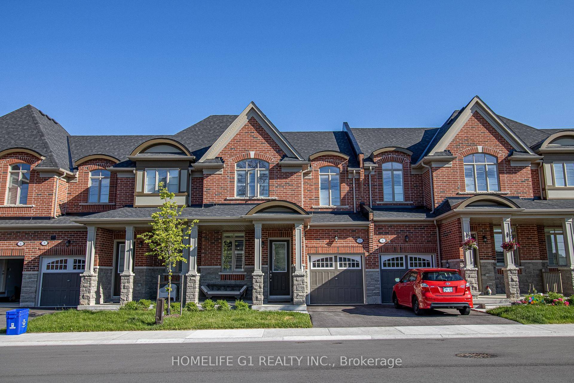 2 year old luxurious North Facing townhouse in family friendly community 3 bedroom and 3 washroom with no house in front.