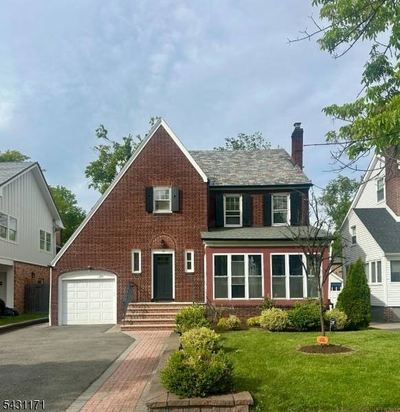 This spacious, bright and airy, move in ready 4bd 2.
