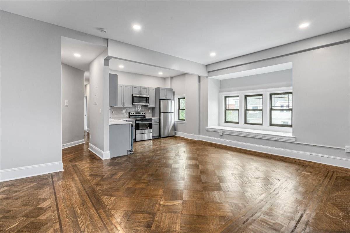 Brand new renovated 3 bedrooms, 2 full bathrooms in Kew Gardens.